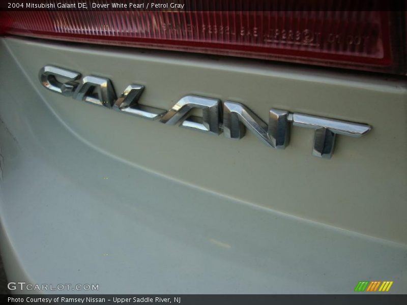 Dover White Pearl / Petrol Gray 2004 Mitsubishi Galant DE