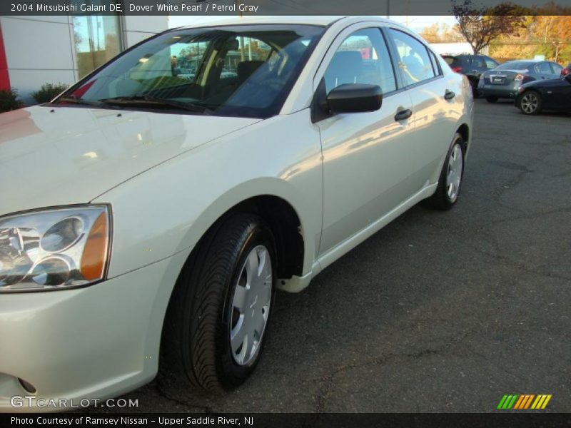 Dover White Pearl / Petrol Gray 2004 Mitsubishi Galant DE