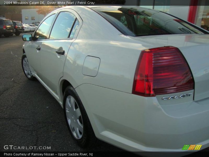 Dover White Pearl / Petrol Gray 2004 Mitsubishi Galant DE