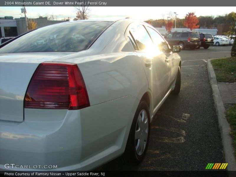 Dover White Pearl / Petrol Gray 2004 Mitsubishi Galant DE