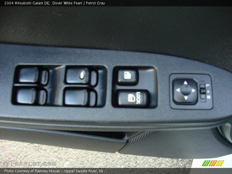 Dover White Pearl / Petrol Gray 2004 Mitsubishi Galant DE