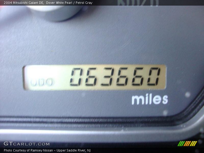 Dover White Pearl / Petrol Gray 2004 Mitsubishi Galant DE