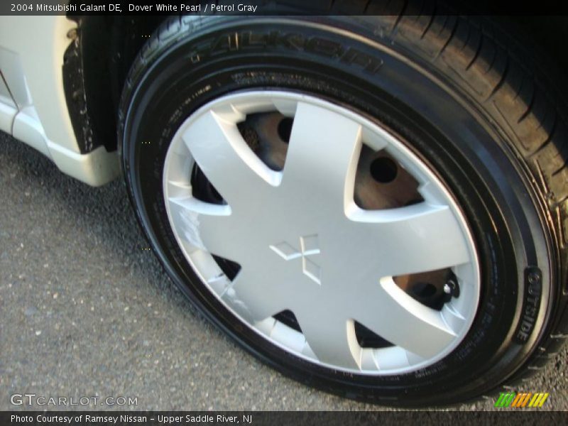 Dover White Pearl / Petrol Gray 2004 Mitsubishi Galant DE