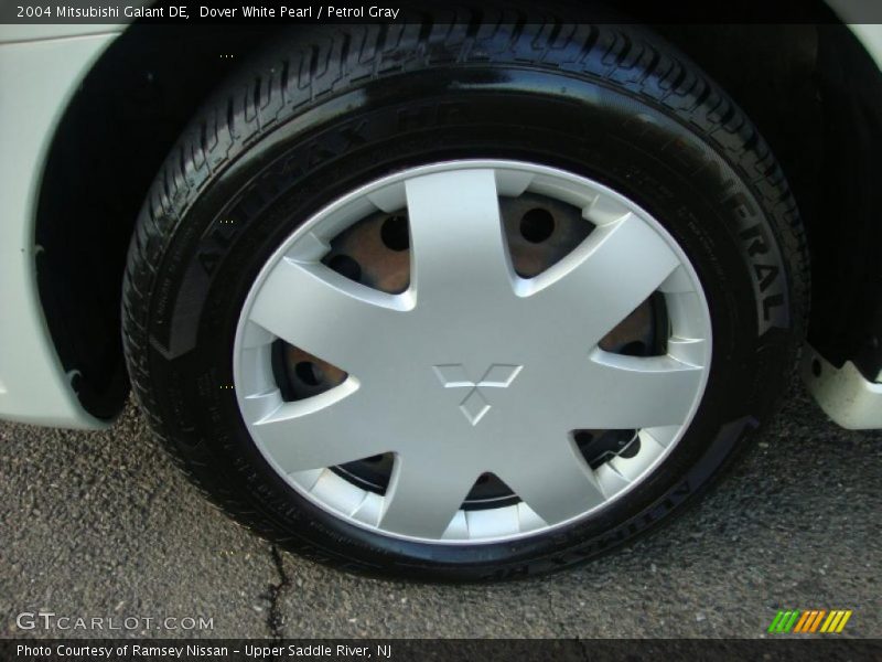 Dover White Pearl / Petrol Gray 2004 Mitsubishi Galant DE