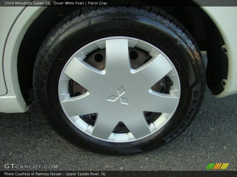 Dover White Pearl / Petrol Gray 2004 Mitsubishi Galant DE