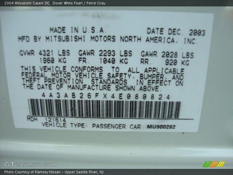Dover White Pearl / Petrol Gray 2004 Mitsubishi Galant DE