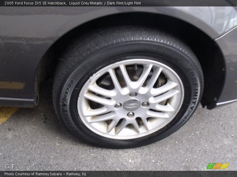  2005 Focus ZX5 SE Hatchback Wheel