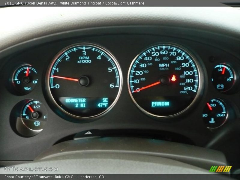 White Diamond Tintcoat / Cocoa/Light Cashmere 2011 GMC Yukon Denali AWD