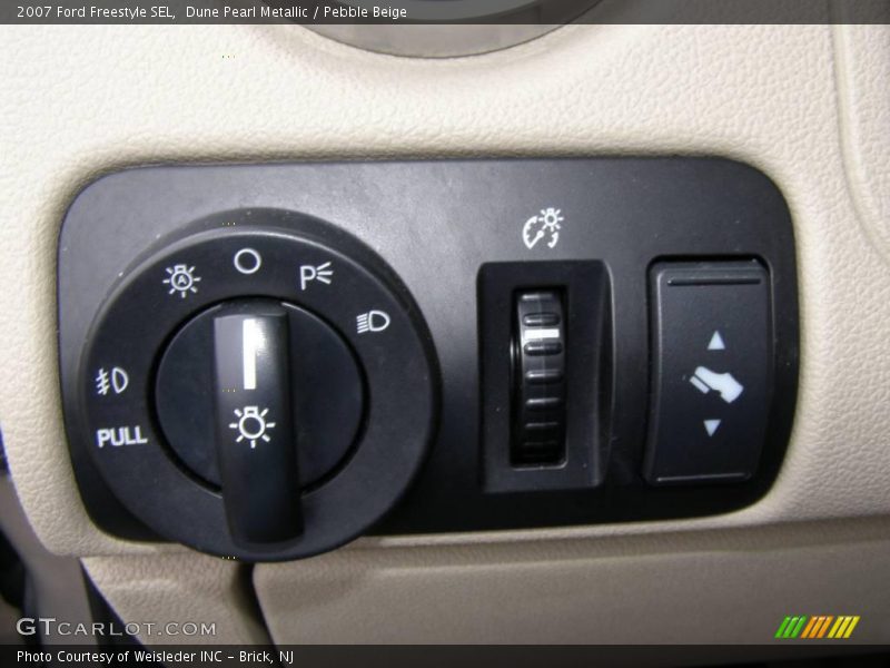 Dune Pearl Metallic / Pebble Beige 2007 Ford Freestyle SEL