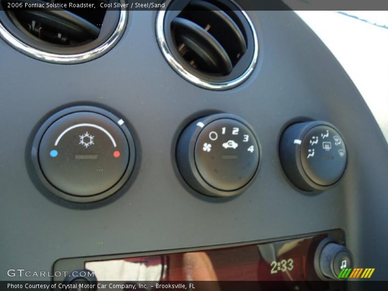 Controls of 2006 Solstice Roadster
