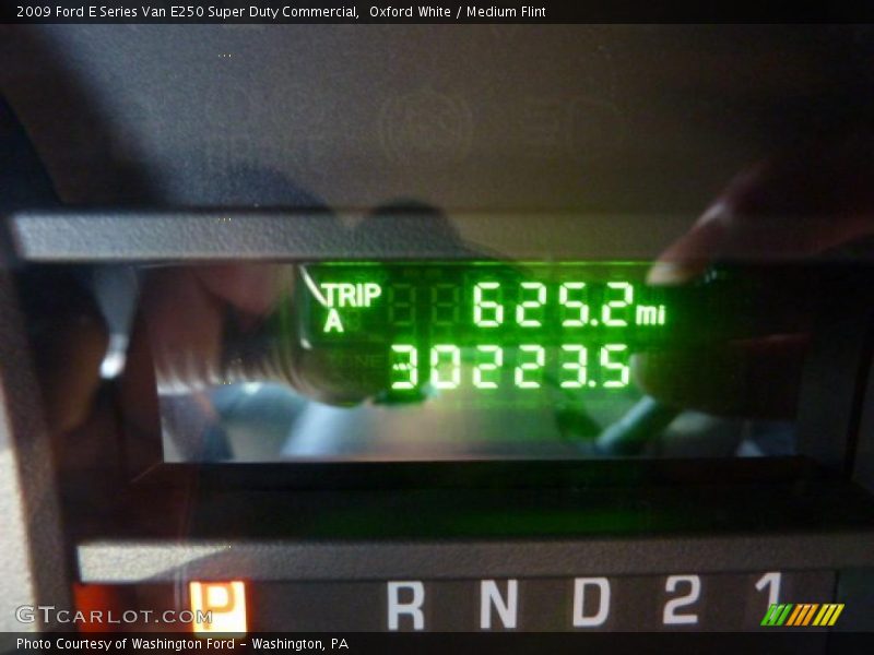 Oxford White / Medium Flint 2009 Ford E Series Van E250 Super Duty Commercial