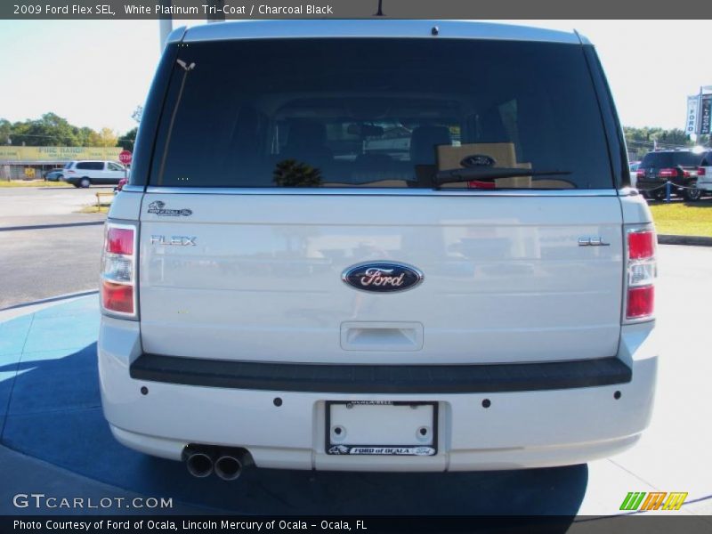 White Platinum Tri-Coat / Charcoal Black 2009 Ford Flex SEL