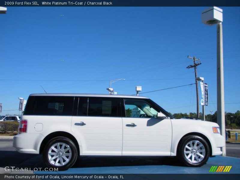 White Platinum Tri-Coat / Charcoal Black 2009 Ford Flex SEL