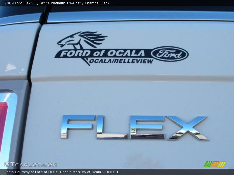 White Platinum Tri-Coat / Charcoal Black 2009 Ford Flex SEL