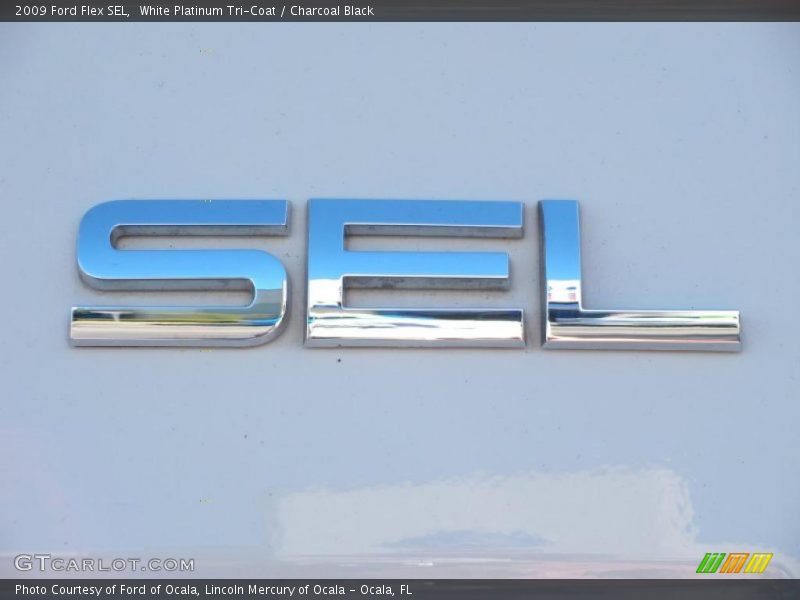 White Platinum Tri-Coat / Charcoal Black 2009 Ford Flex SEL