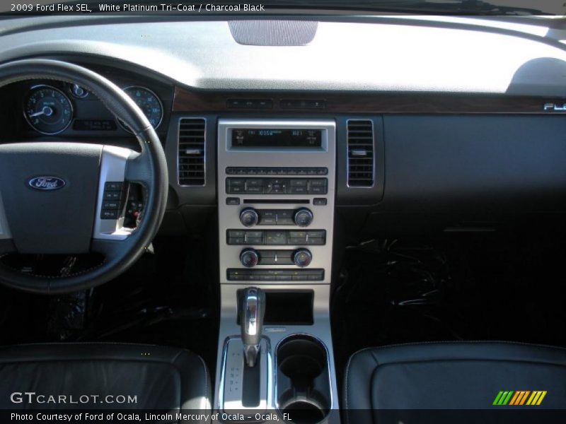White Platinum Tri-Coat / Charcoal Black 2009 Ford Flex SEL