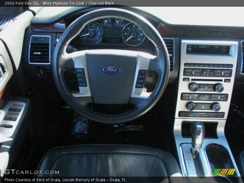 White Platinum Tri-Coat / Charcoal Black 2009 Ford Flex SEL