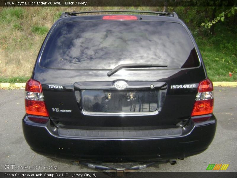 Black / Ivory 2004 Toyota Highlander V6 4WD