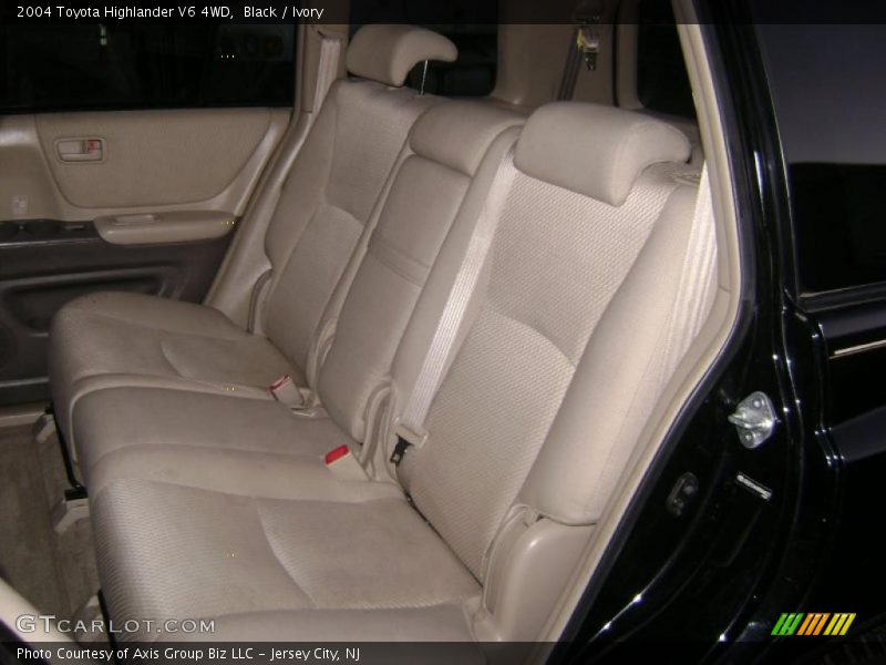 Black / Ivory 2004 Toyota Highlander V6 4WD