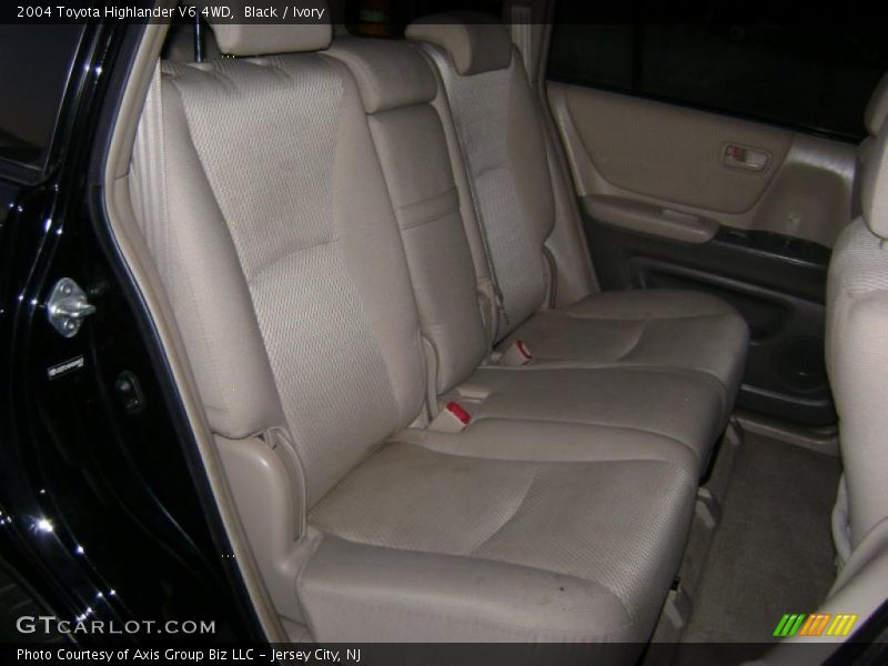 Black / Ivory 2004 Toyota Highlander V6 4WD