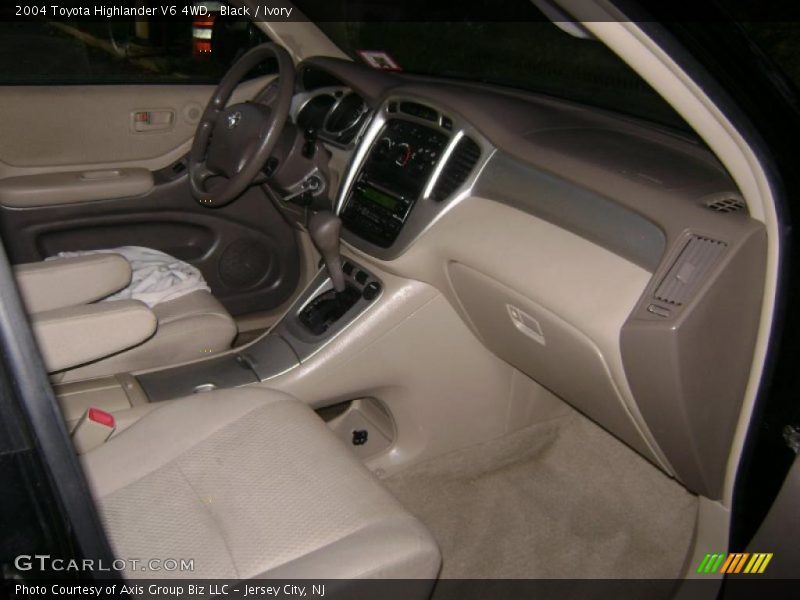 Black / Ivory 2004 Toyota Highlander V6 4WD