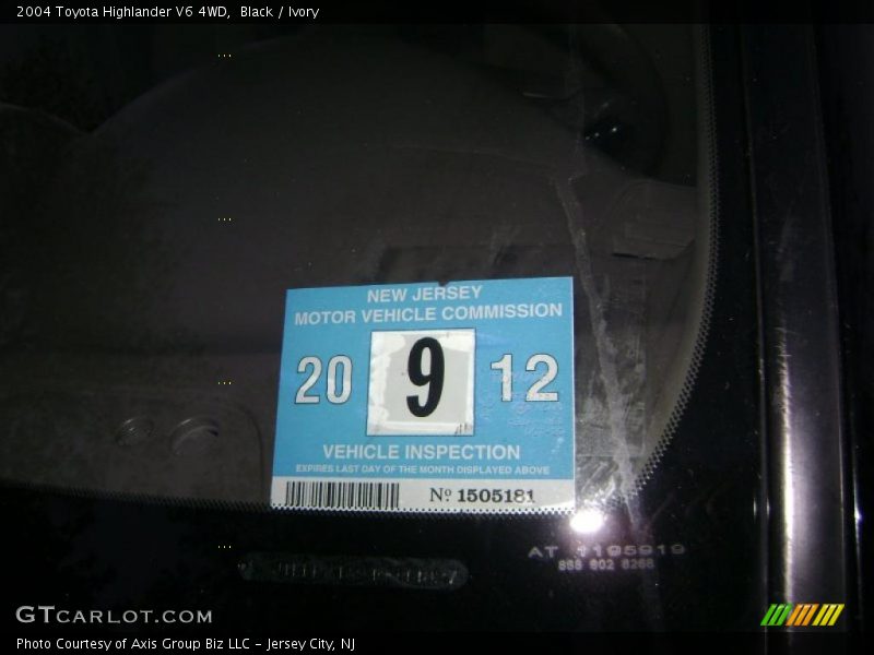 Black / Ivory 2004 Toyota Highlander V6 4WD