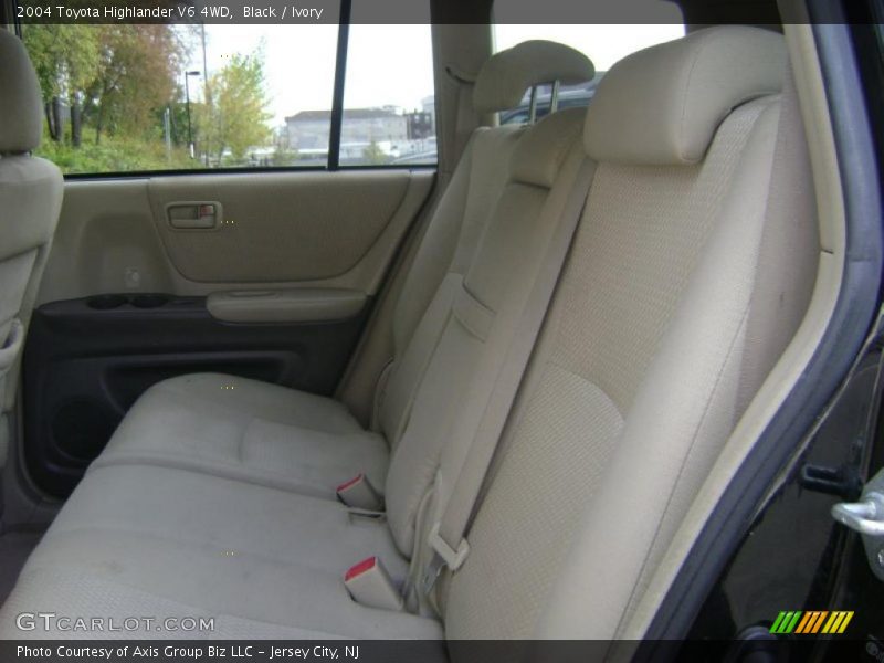 Black / Ivory 2004 Toyota Highlander V6 4WD