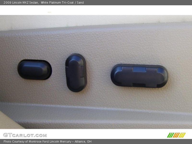 White Platinum Tri-Coat / Sand 2009 Lincoln MKZ Sedan