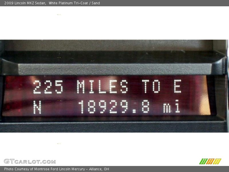 White Platinum Tri-Coat / Sand 2009 Lincoln MKZ Sedan