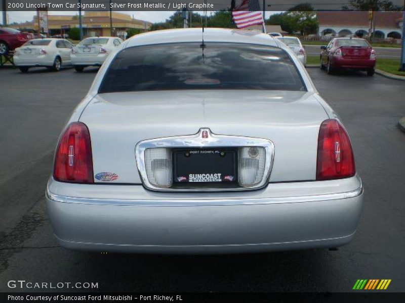 Silver Frost Metallic / Light Graphite 2000 Lincoln Town Car Signature