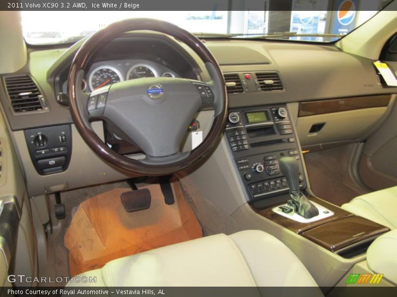 Ice White / Beige 2011 Volvo XC90 3.2 AWD
