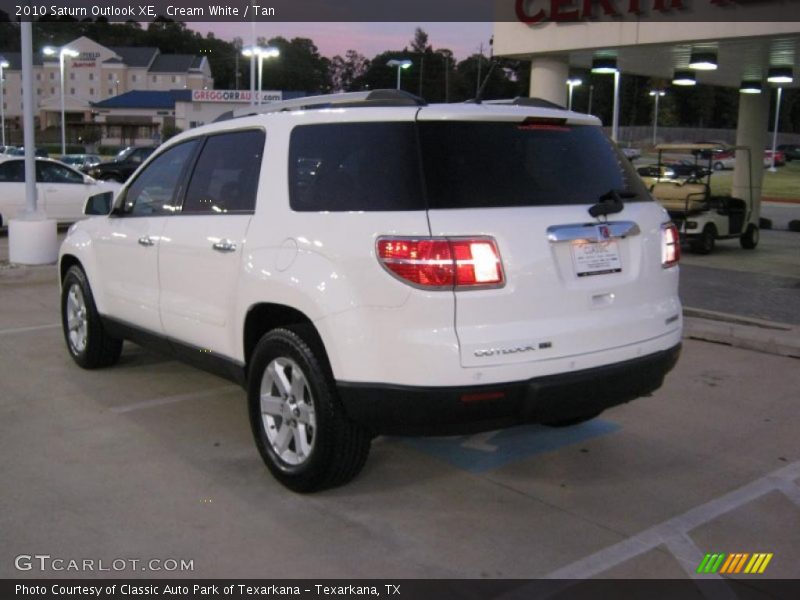 Cream White / Tan 2010 Saturn Outlook XE