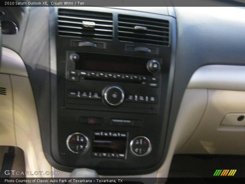 Cream White / Tan 2010 Saturn Outlook XE