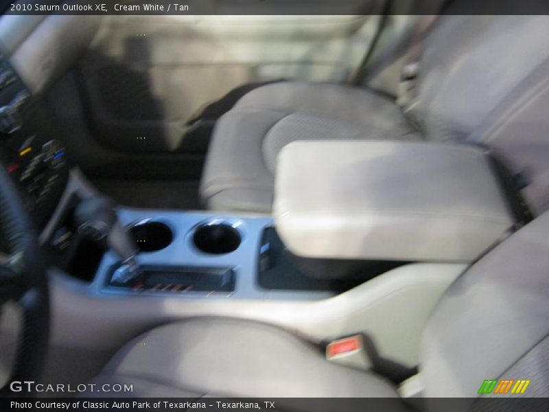 Cream White / Tan 2010 Saturn Outlook XE