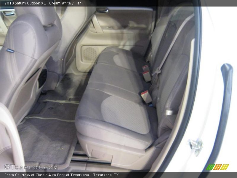 Cream White / Tan 2010 Saturn Outlook XE