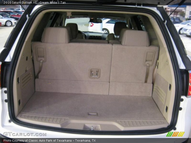Cream White / Tan 2010 Saturn Outlook XE