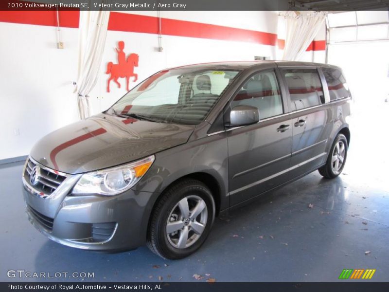 Meteor Gray Metallic / Aero Gray 2010 Volkswagen Routan SE