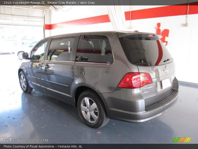 Meteor Gray Metallic / Aero Gray 2010 Volkswagen Routan SE