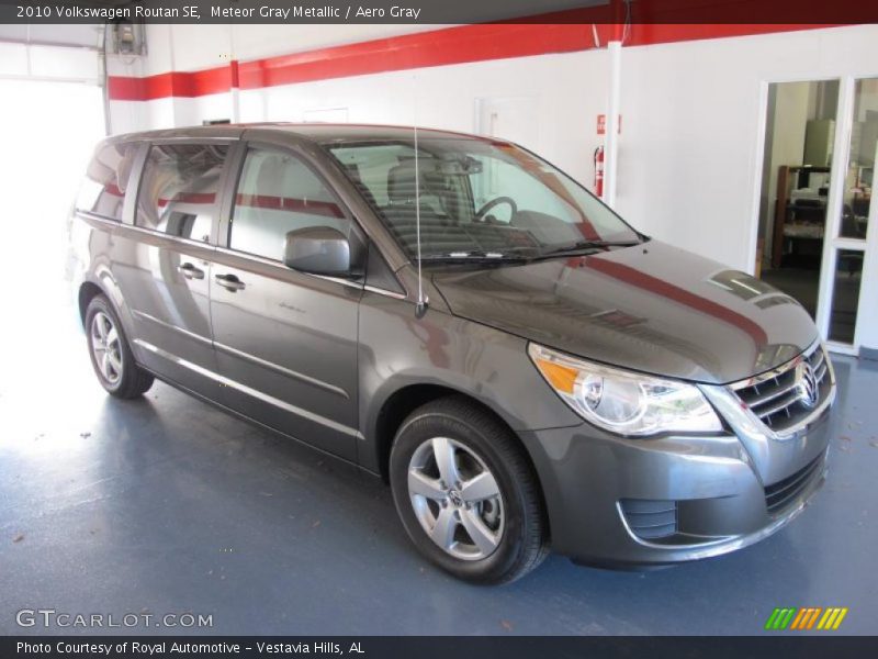 Meteor Gray Metallic / Aero Gray 2010 Volkswagen Routan SE