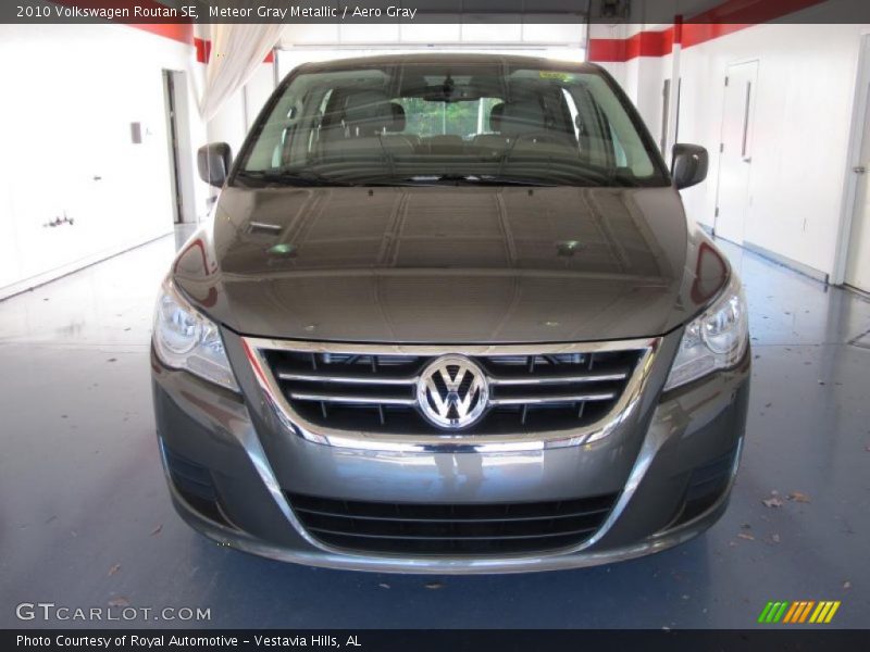 Meteor Gray Metallic / Aero Gray 2010 Volkswagen Routan SE