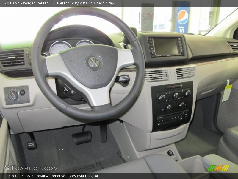 Meteor Gray Metallic / Aero Gray 2010 Volkswagen Routan SE
