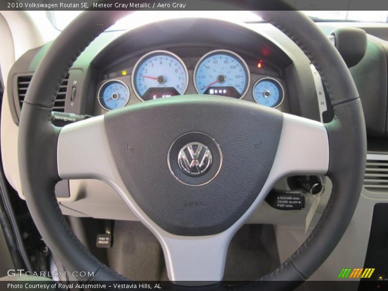 Meteor Gray Metallic / Aero Gray 2010 Volkswagen Routan SE