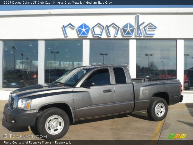 Mineral Gray Metallic / Medium Slate Gray 2005 Dodge Dakota ST Club Cab