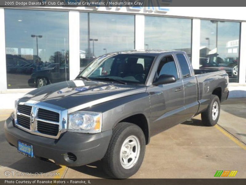 Mineral Gray Metallic / Medium Slate Gray 2005 Dodge Dakota ST Club Cab