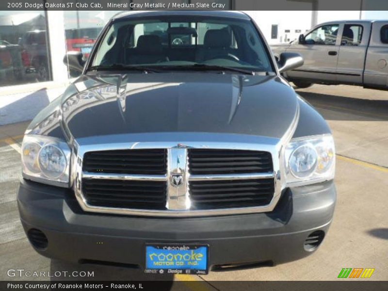 Mineral Gray Metallic / Medium Slate Gray 2005 Dodge Dakota ST Club Cab