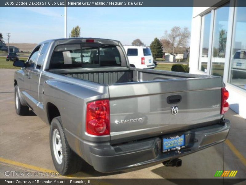 Mineral Gray Metallic / Medium Slate Gray 2005 Dodge Dakota ST Club Cab
