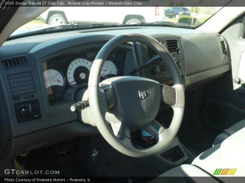 Mineral Gray Metallic / Medium Slate Gray 2005 Dodge Dakota ST Club Cab