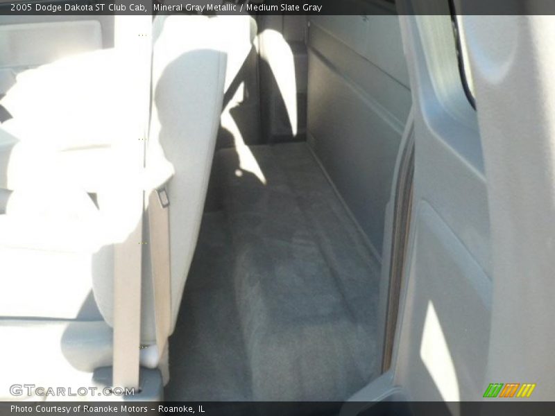 Mineral Gray Metallic / Medium Slate Gray 2005 Dodge Dakota ST Club Cab