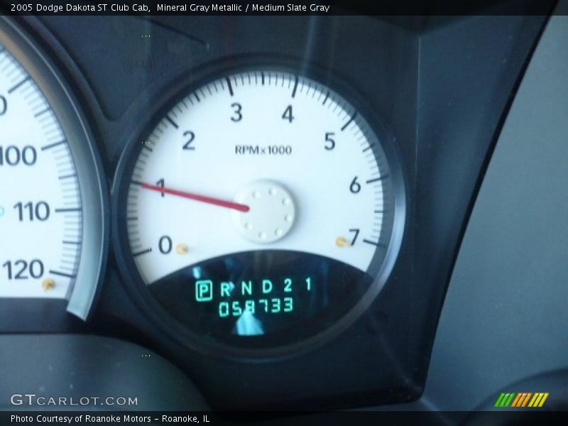 Mineral Gray Metallic / Medium Slate Gray 2005 Dodge Dakota ST Club Cab