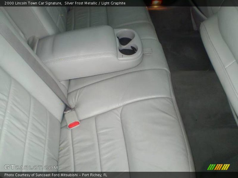 Silver Frost Metallic / Light Graphite 2000 Lincoln Town Car Signature